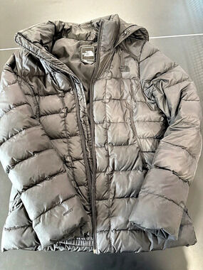 The North Face Women'Small Hooded Puffer Jacket Size Small